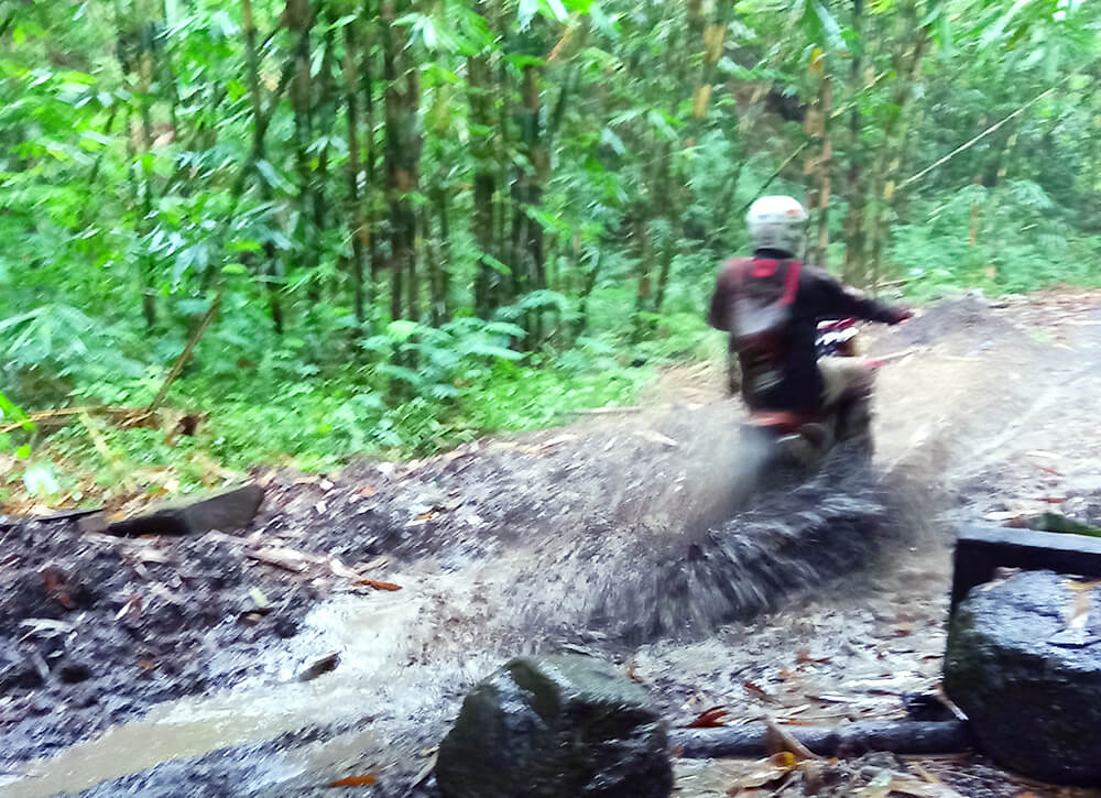 West Rubber Forest and Beach Dirt Bike - 
