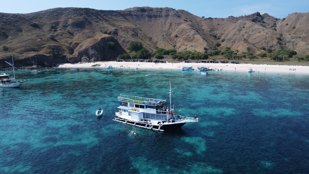 Open Trip 2D1N by 3 Island Superior Phinisi - 