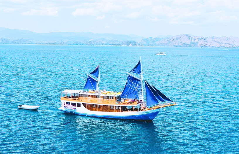 Arfisyana Indah Deluxe Phinisi - 