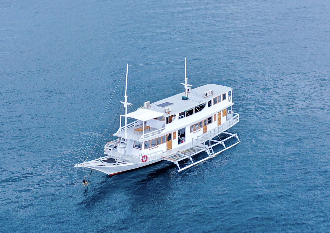 Open Trip 3D2N by New IJC Deluxe Phinisi - 
