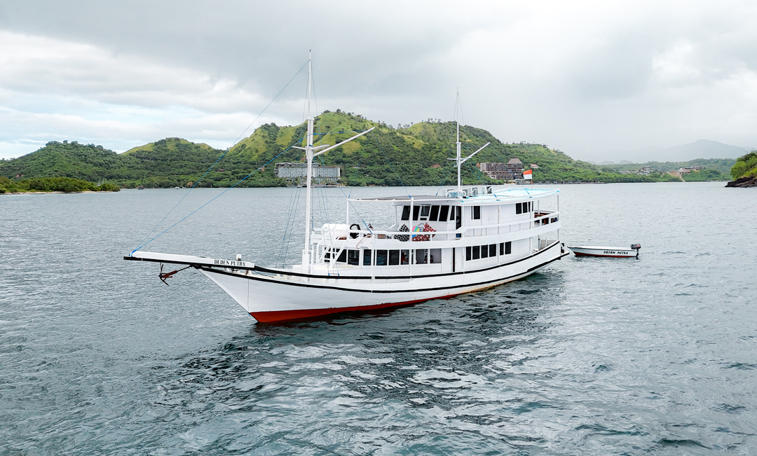 Private Trip by Deden Putra Superior Phinisi - 