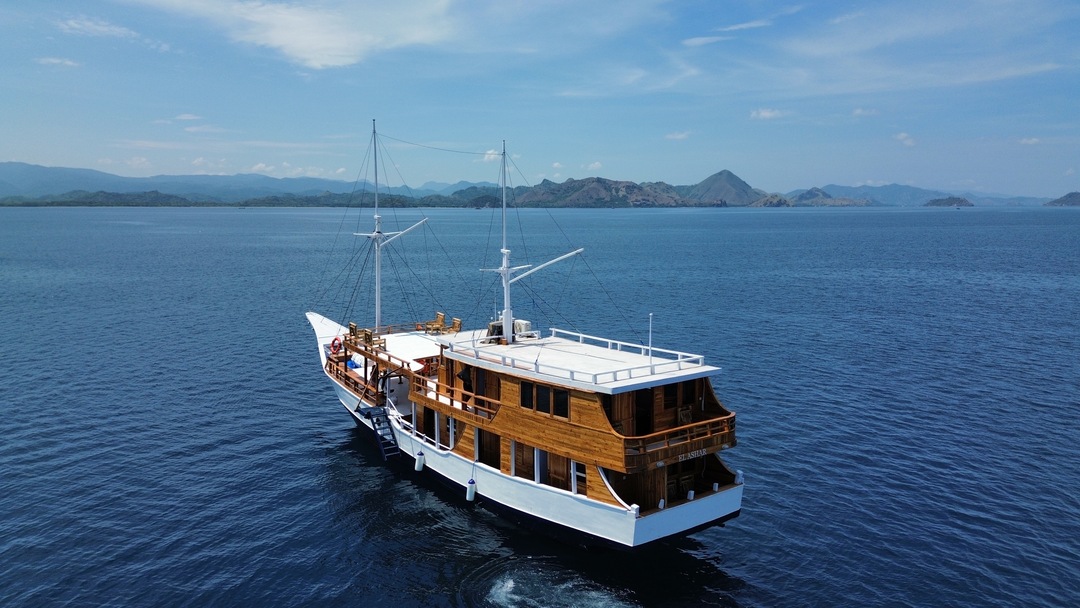 Open Trip 3D2N by El Ashar Deluxe Phinisi - 