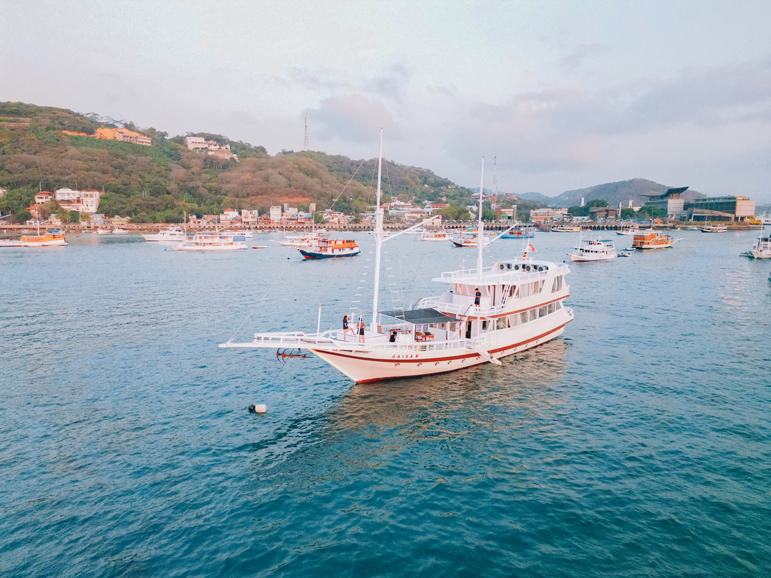 Private Trip by Gaisan Deluxe Phinisi - 