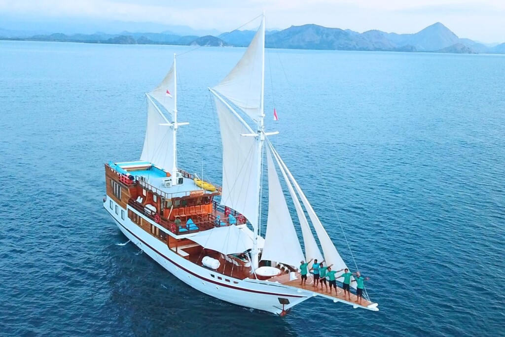 Open Trip 4D3N Labuan Bajo - Lombok by Lady Grace Deluxe Phinisi - 