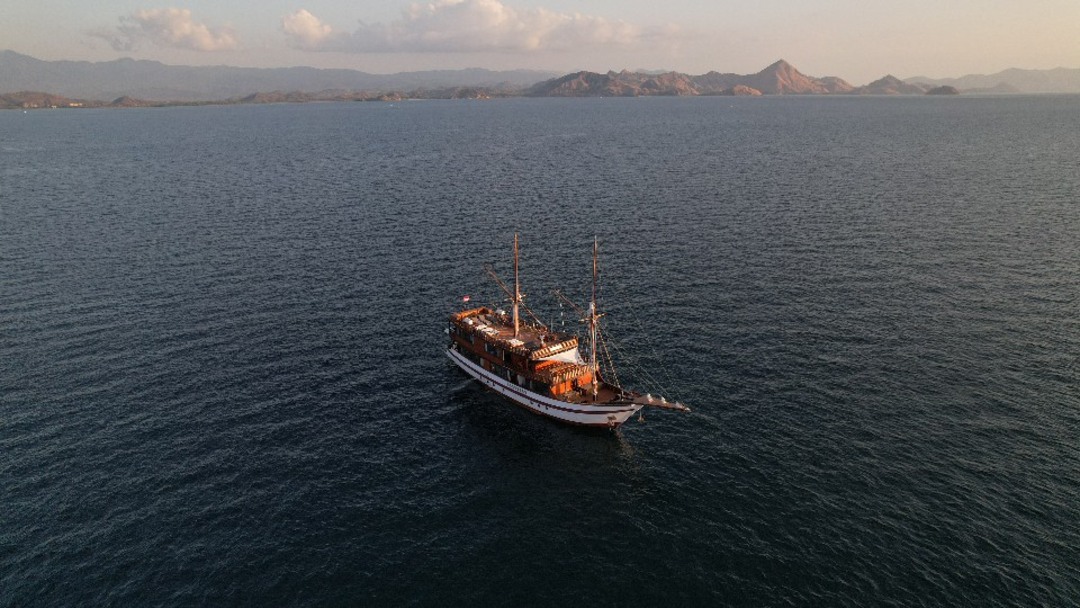 Open Trip 3D2N by Neptune Deluxe Phinisi - 