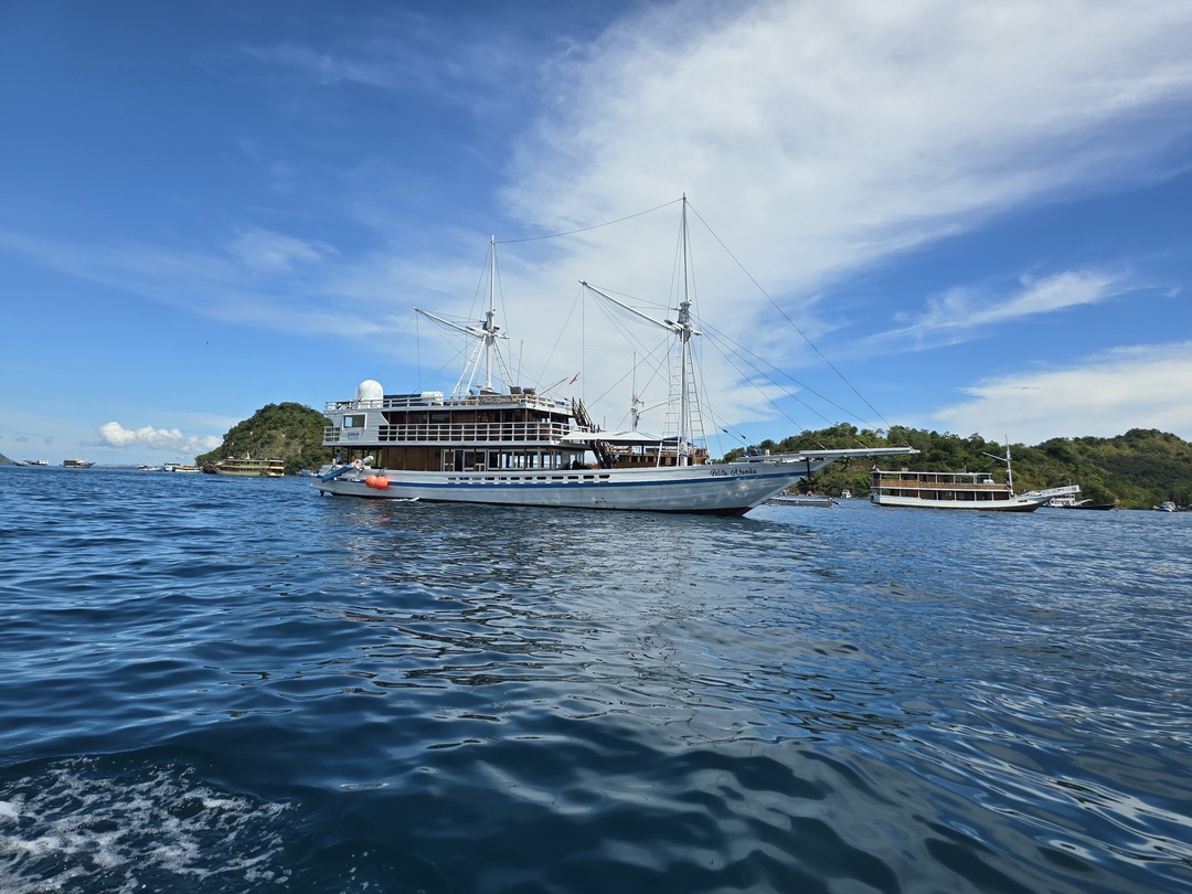 Private Trip by Pelita Arunika Deluxe Phinisi - 
