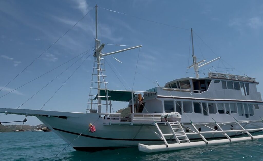 Open Trip 3D2N by Zada Zen Cruise Deluxe Phinisi - 