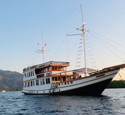 Open Trip 2D1N by Woodwave Deluxe Phinisi - 
